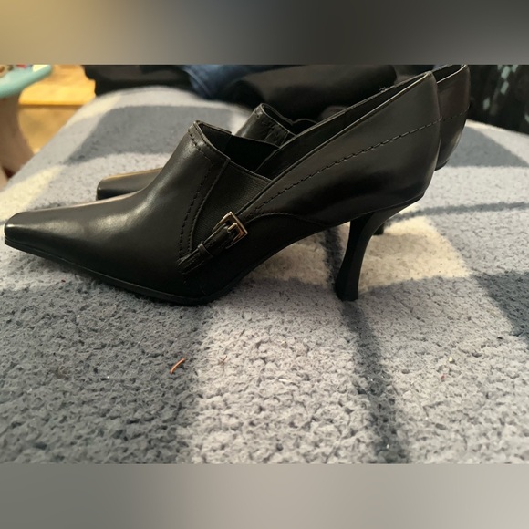 Stuart Weitzman pointy toe heels black color size 4 never worn - Picture 1 of 10